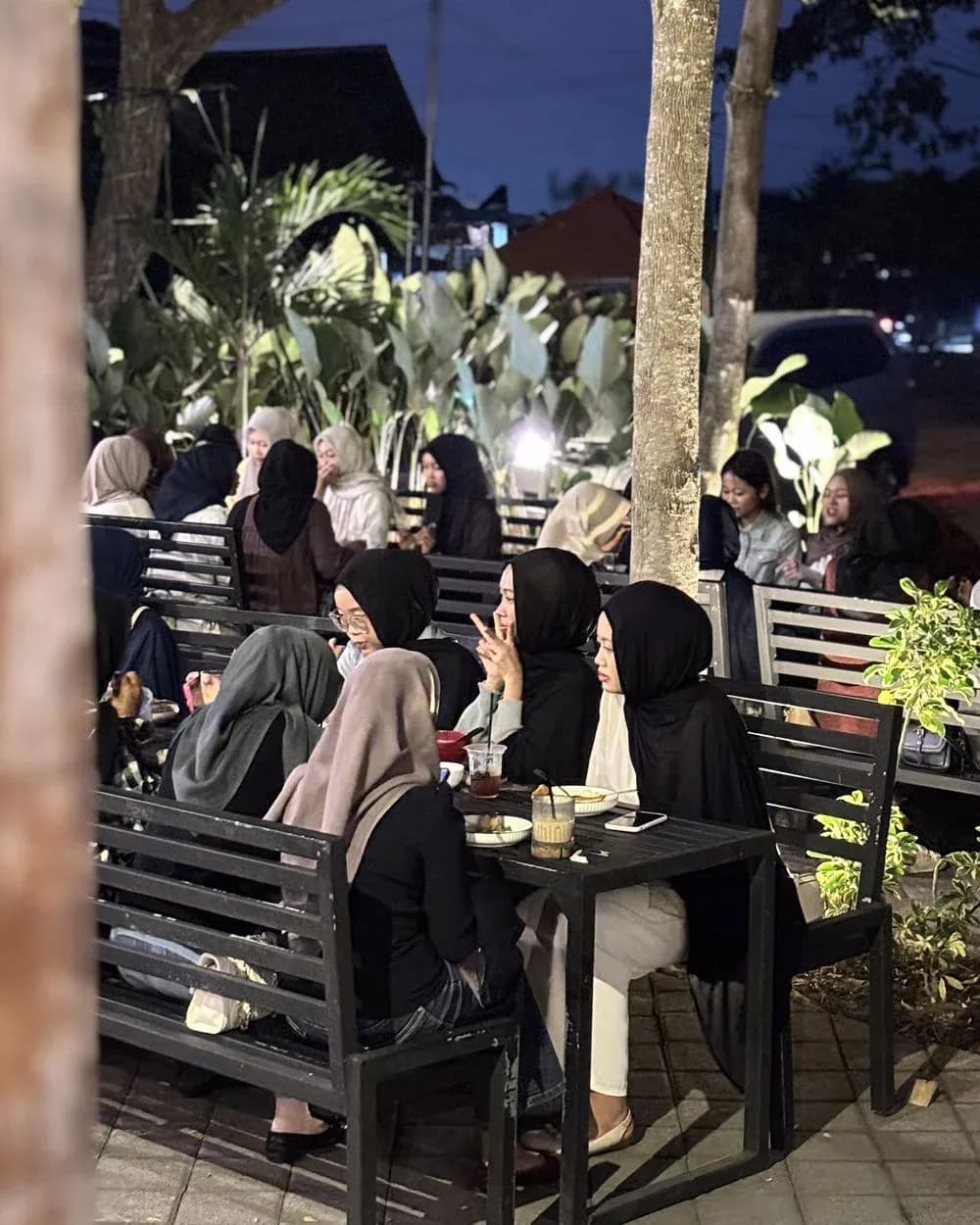 Halaman · malam